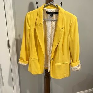 Yellow blazer